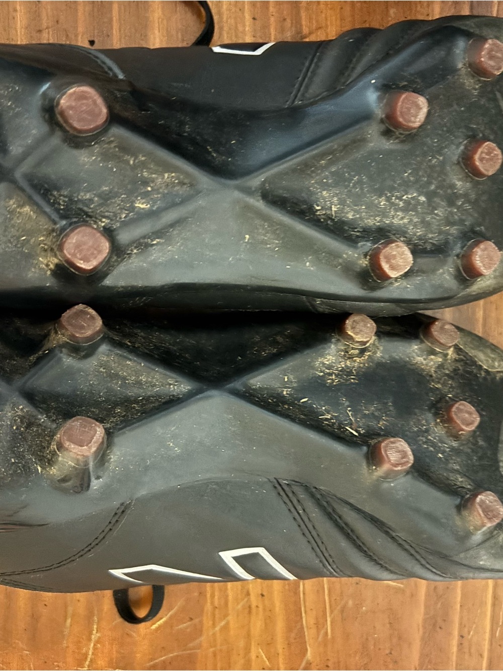 New Balance Men's Black Athletic/Training Shoes with Red Accents - Picture 5 of 8